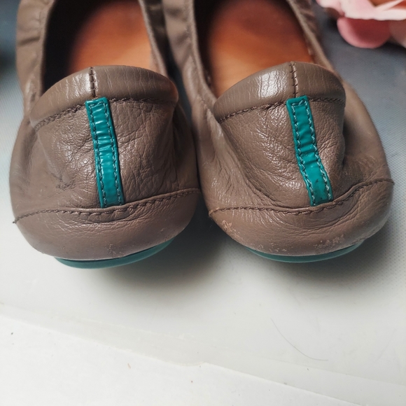 Tieks Taupe Ballet Flats office to dinner htf size 10 - Picture 3 of 7